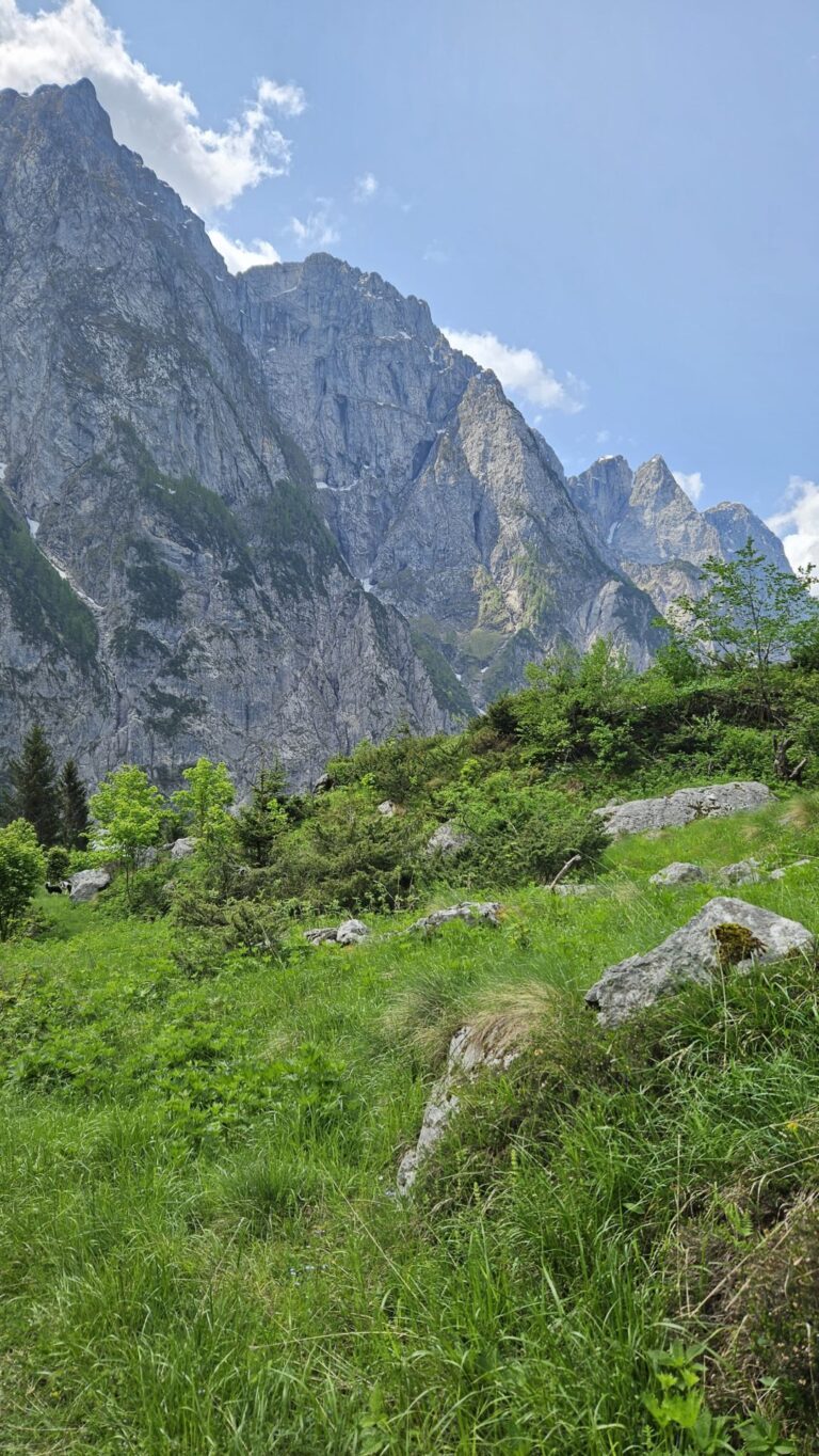 Loška Koritnica hiking